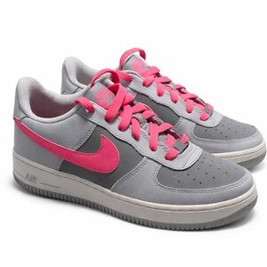 Nike Air Force 1 Low GS sneakers in a Wolf Grey/Hyper Pink size 7Y